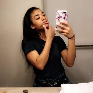 Meet your Posher, Dominique